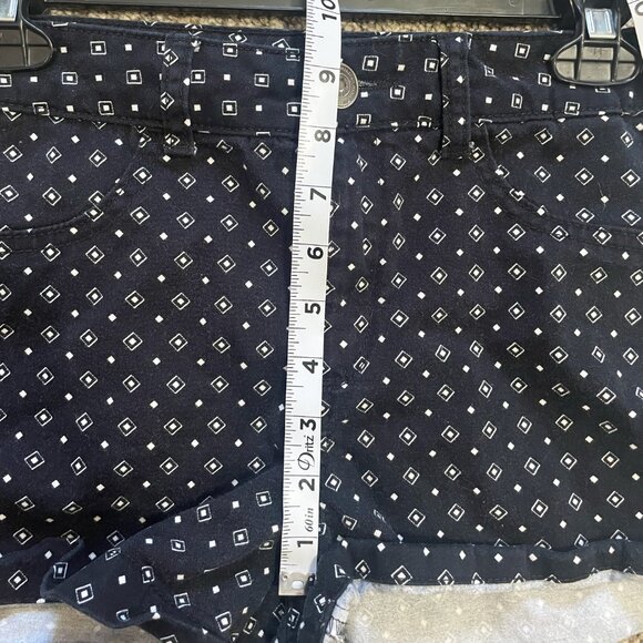 SO Shorts with Diamond Pattern Size 5 - Picture 5 of 6